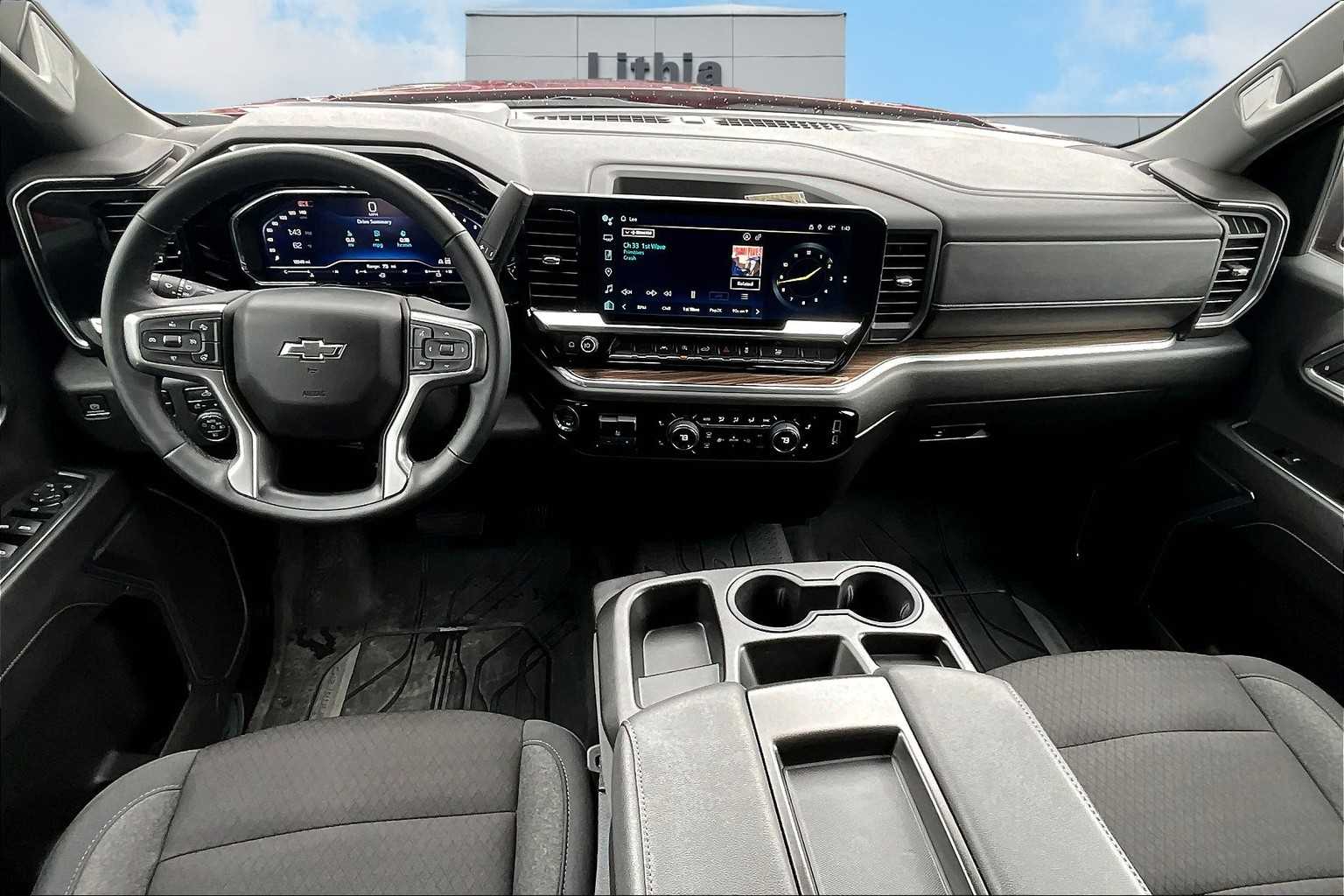 2024 Chevrolet Silverado 1500 RST photo 3