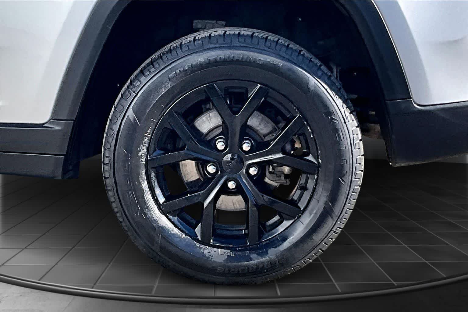 Thumbnail: 2024 Jeep Grand Cherokee - 36