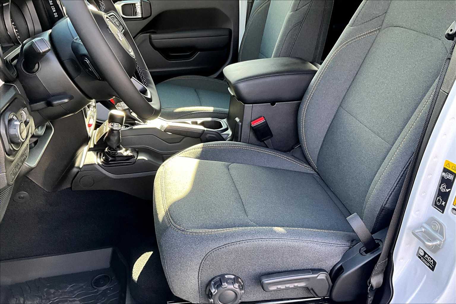 Thumbnail: 2025 Jeep Gladiator - 11