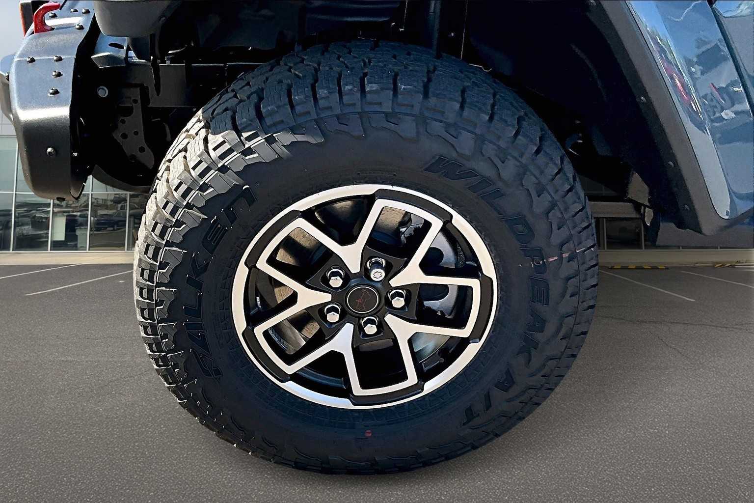 Thumbnail: 2025 Jeep Gladiator - 8