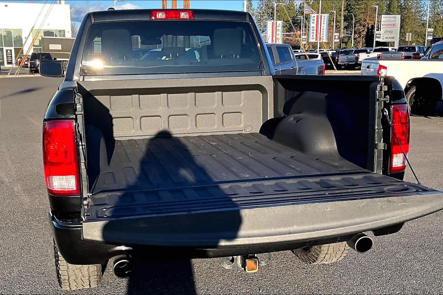 Thumbnail: 2019 RAM 1500 Classic - 19