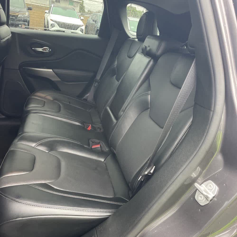 2022 Jeep Cherokee Latitude Lux photo 3