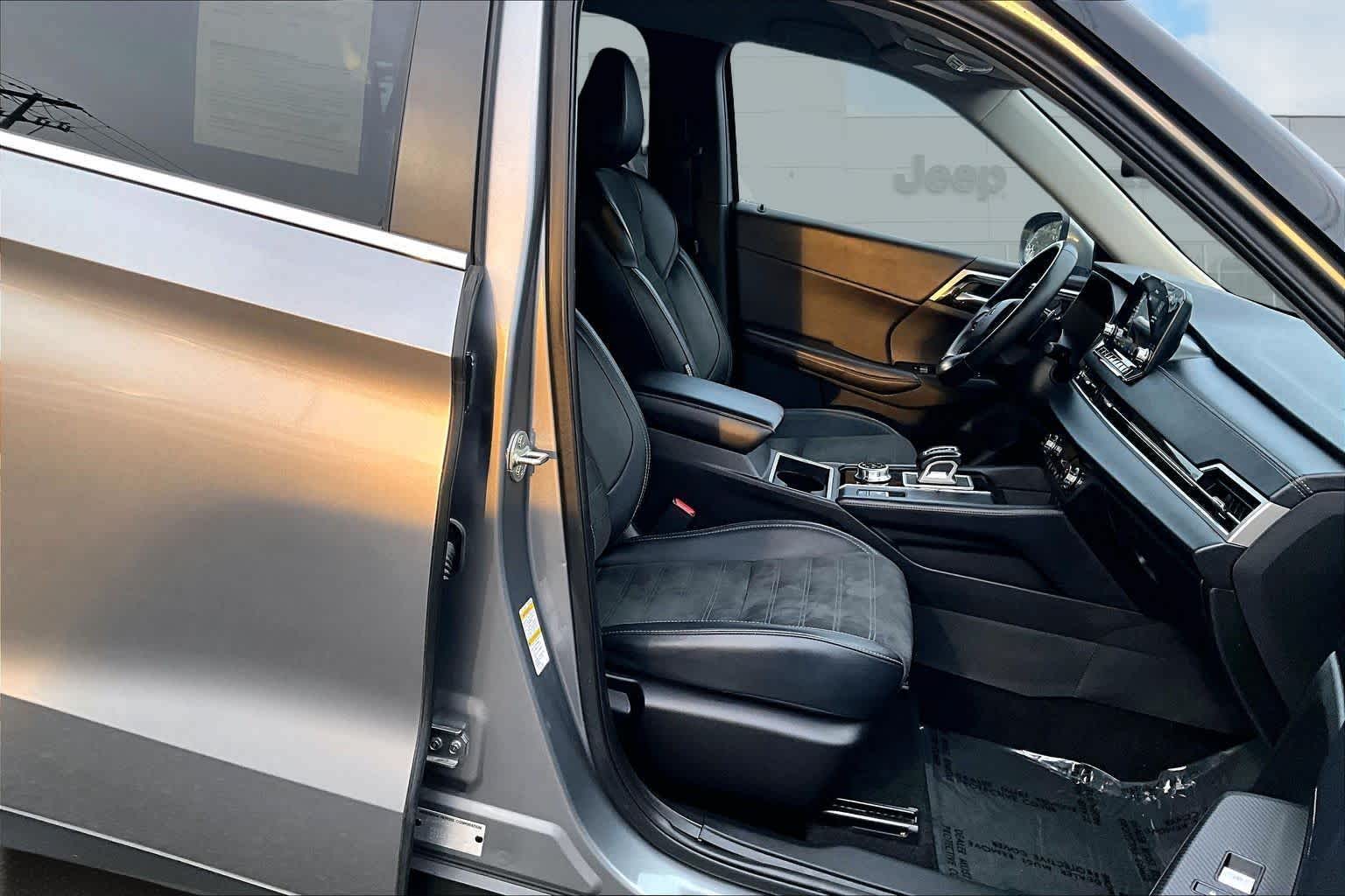 Thumbnail: 2024 Mitsubishi Outlander - 14