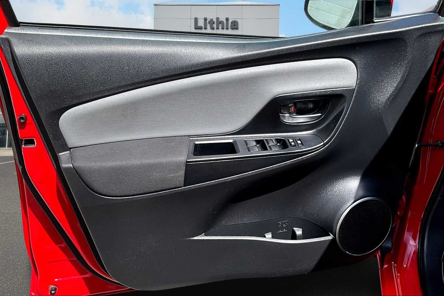 Thumbnail: 2016 Toyota Yaris - 24