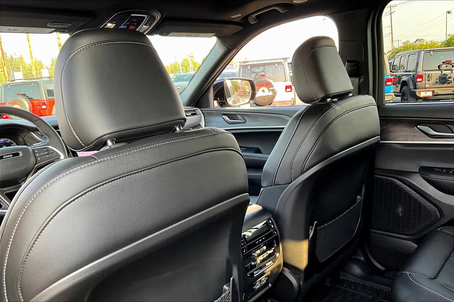 Thumbnail: 2025 Jeep Grand Cherokee L - 12