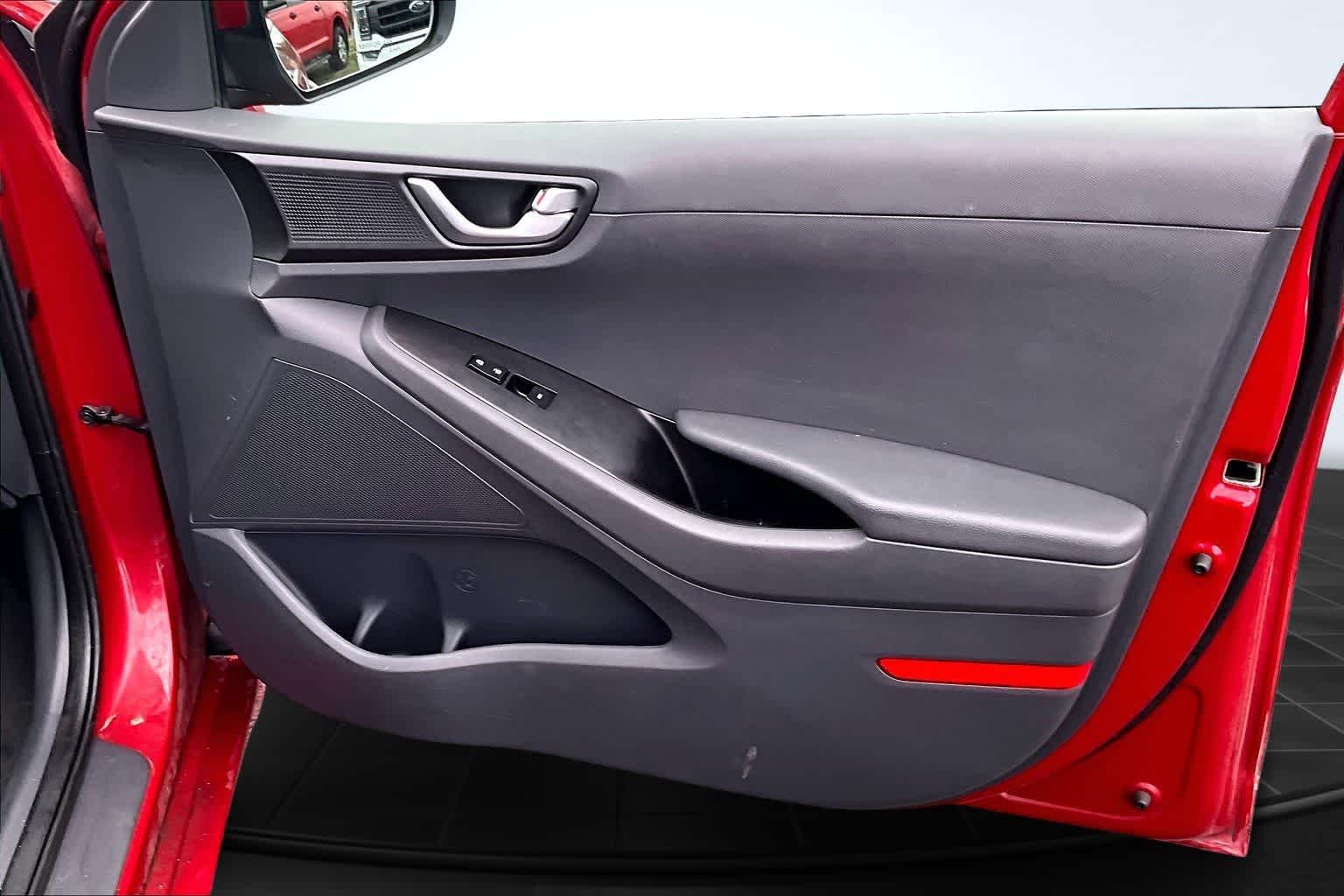 Thumbnail: 2019 Hyundai Ioniq - 29