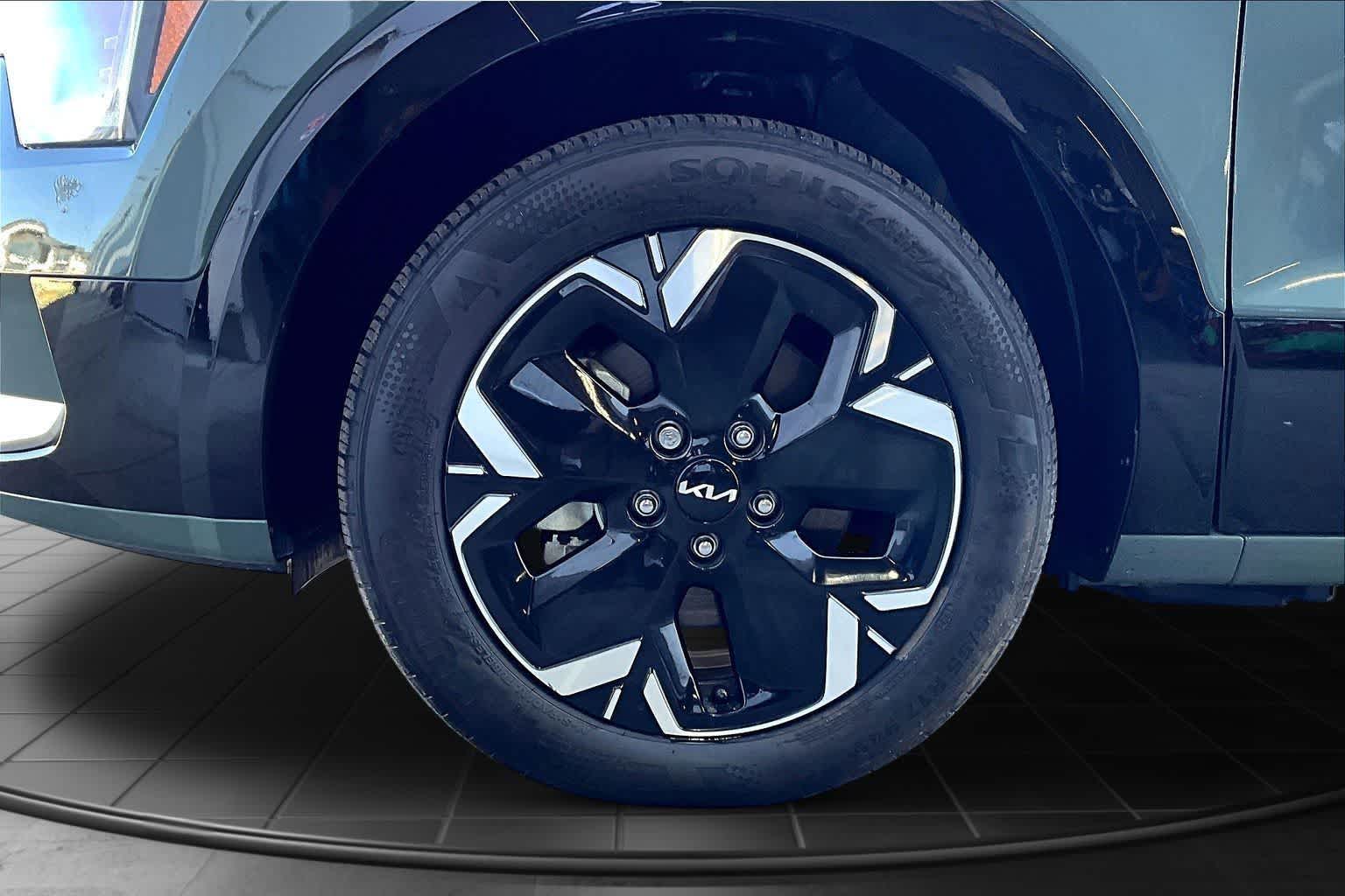 Thumbnail: 2024 Kia Niro - 8