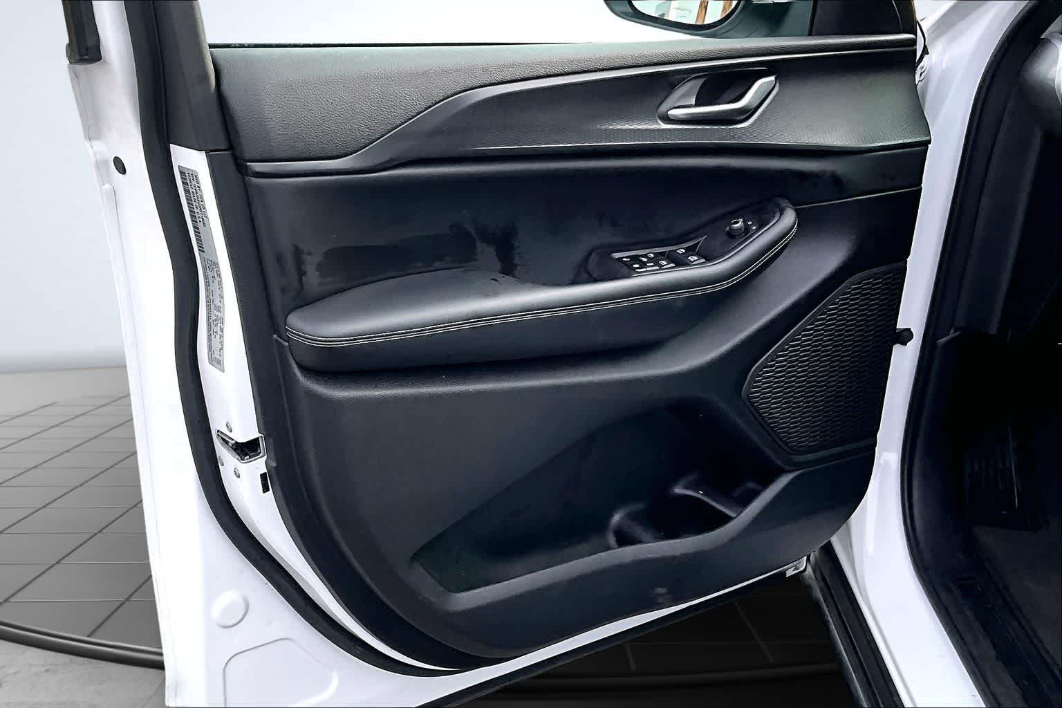 Thumbnail: 2024 Jeep Grand Cherokee - 28