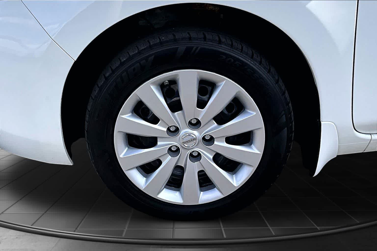 Thumbnail: 2016 Nissan Leaf - 8