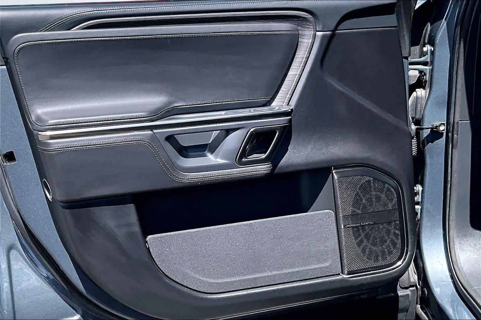 Thumbnail: 2023 Rivian R1S - 27