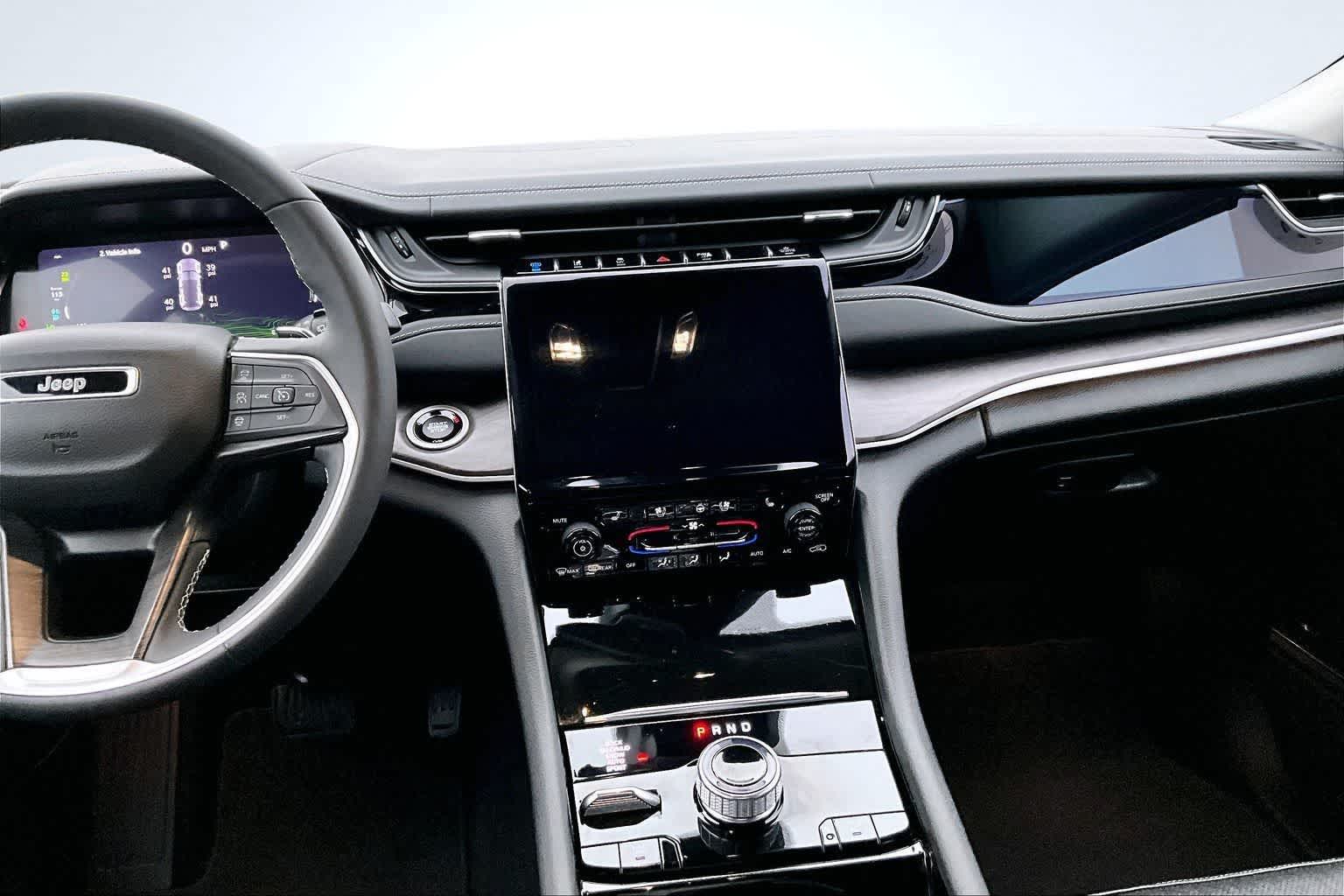 Thumbnail: 2022 Jeep Grand Cherokee - 16