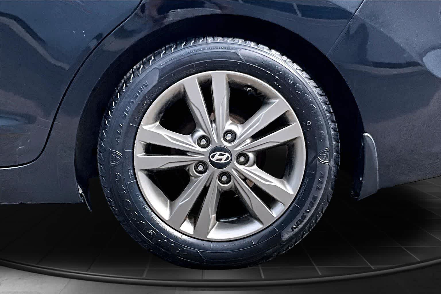 Thumbnail: 2017 Hyundai Elantra - 36
