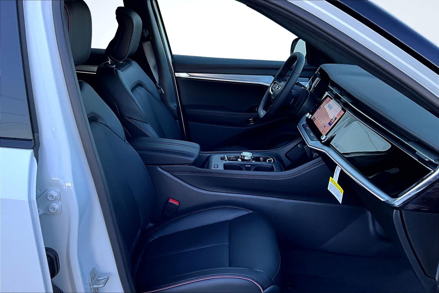 Thumbnail: 2025 Jeep Wagoneer S - 14