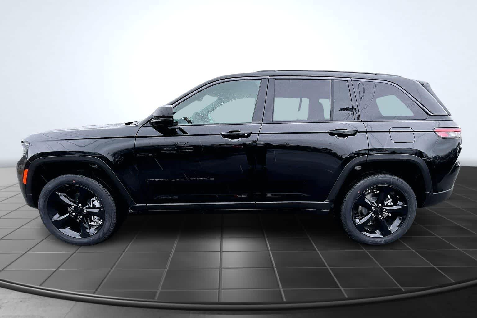 Thumbnail: 2026 Jeep Grand Cherokee - 3