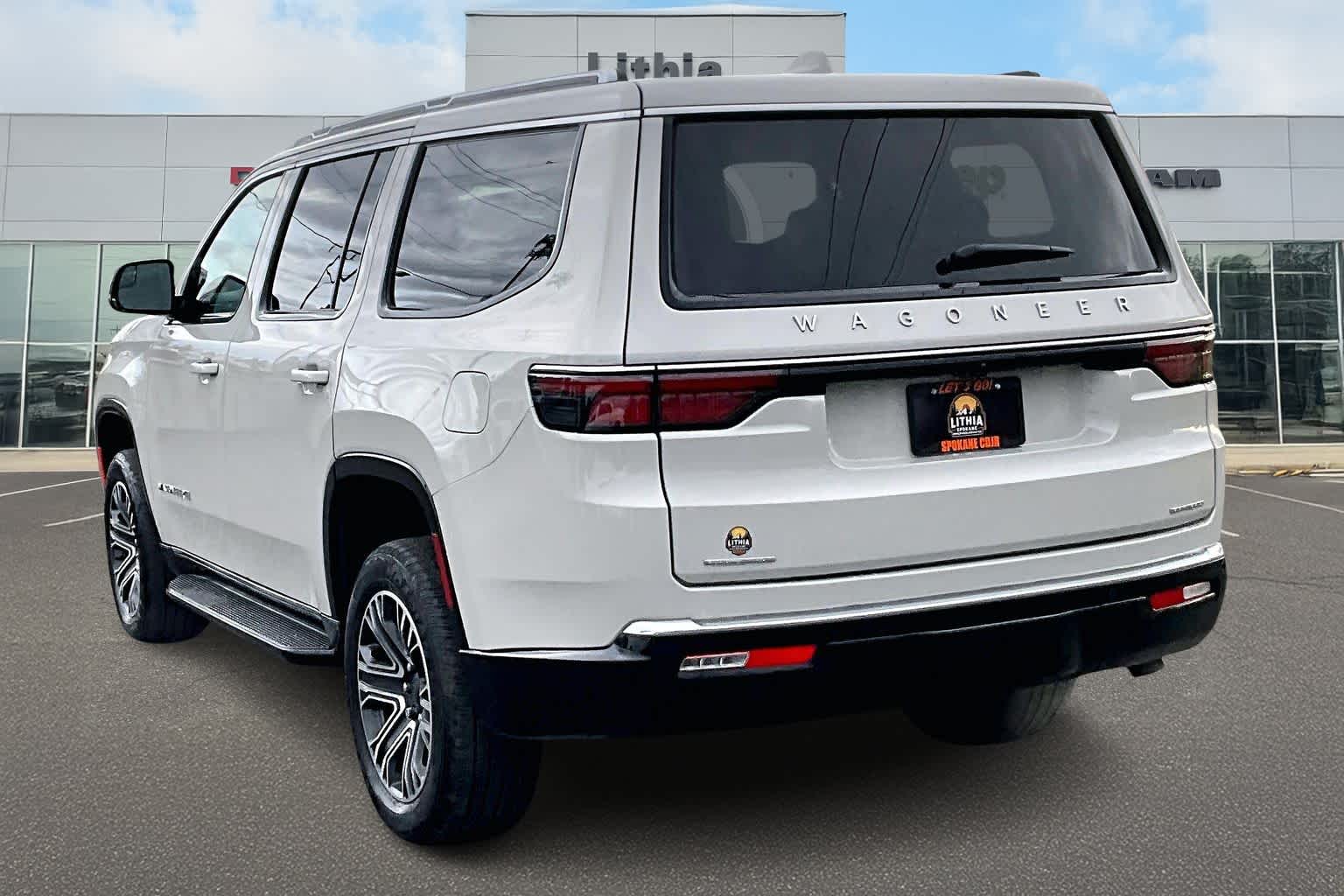 Thumbnail: 2022 Jeep Wagoneer - 4