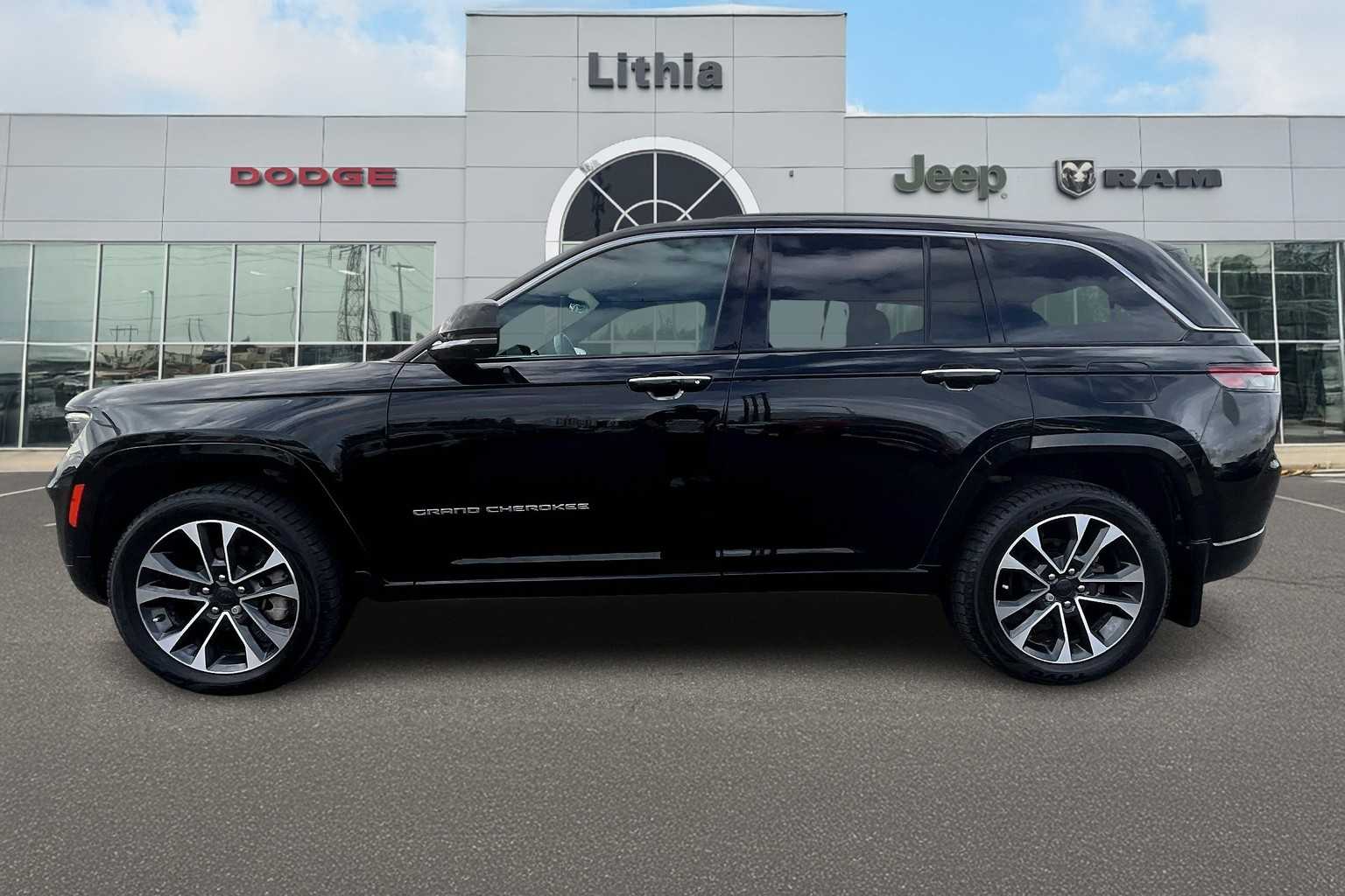 2023 Jeep Grand Cherokee Overland photo 3