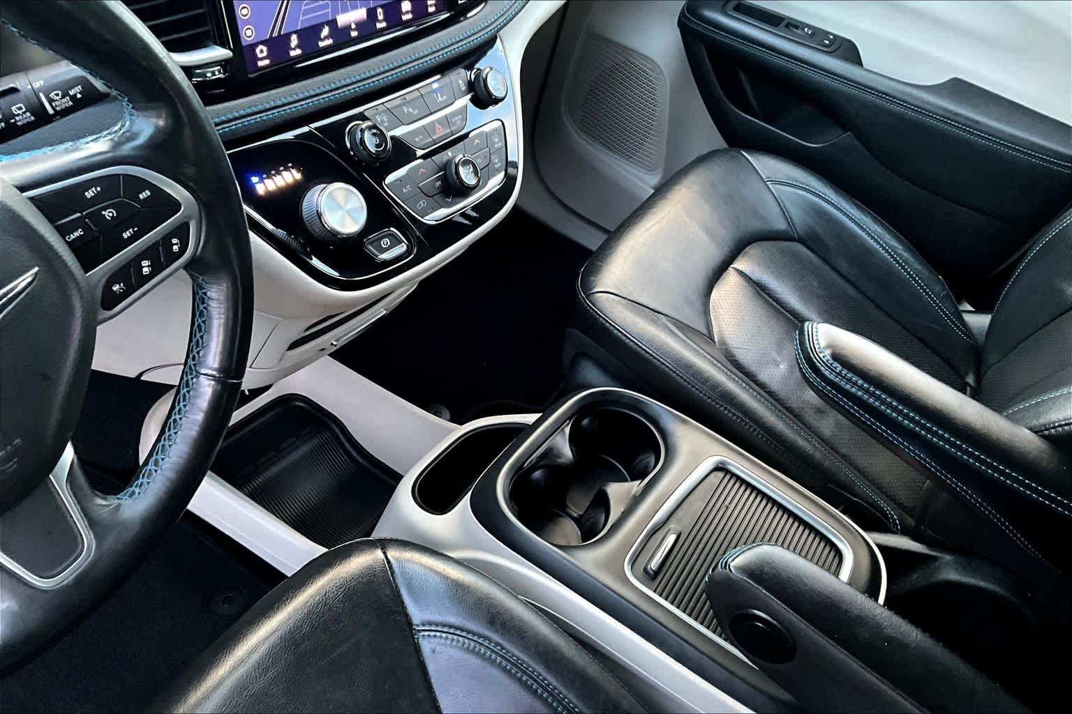 Thumbnail: 2021 Chrysler Pacifica - 17