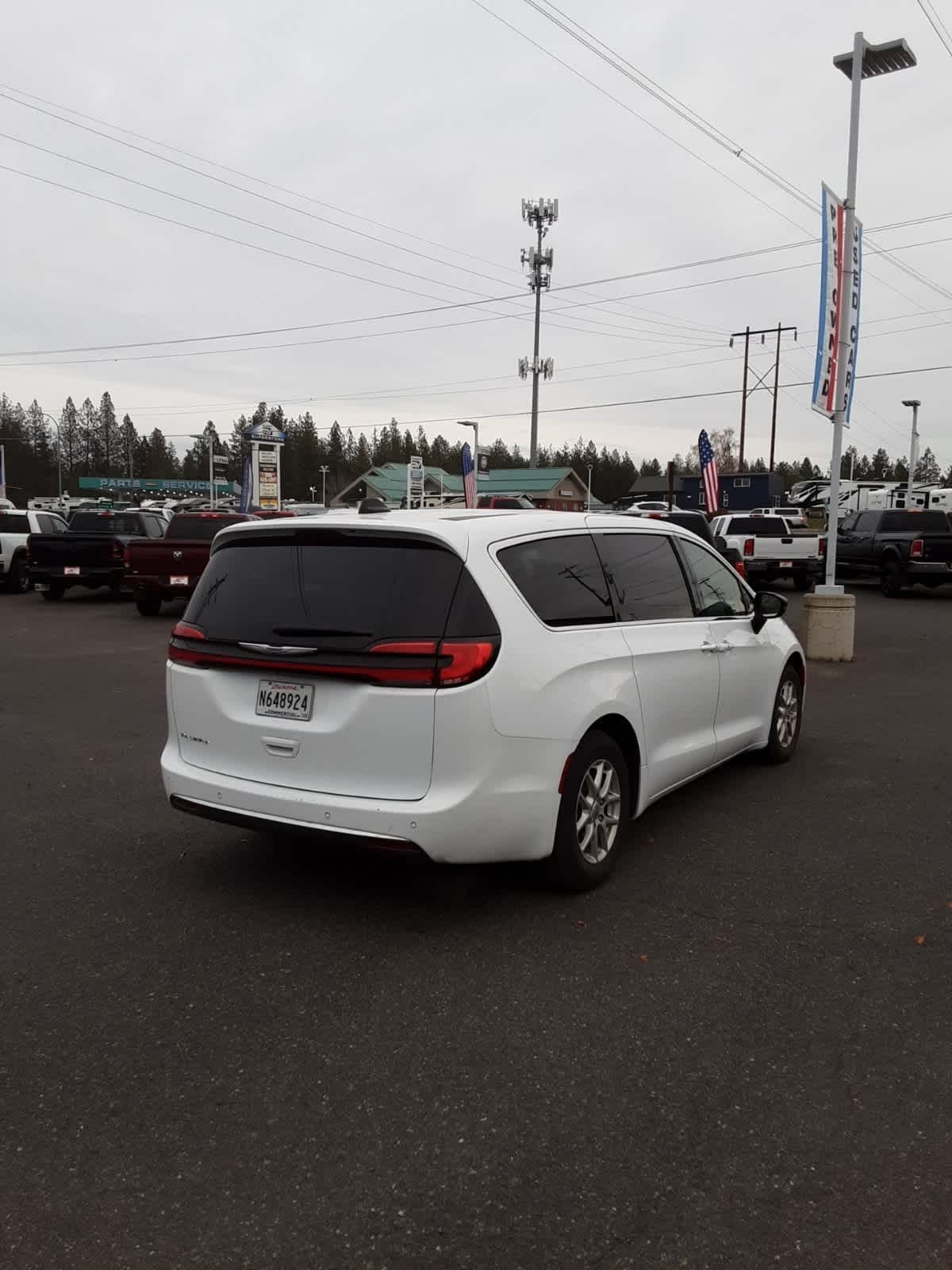 2024 Chrysler Pacifica Touring L photo 4