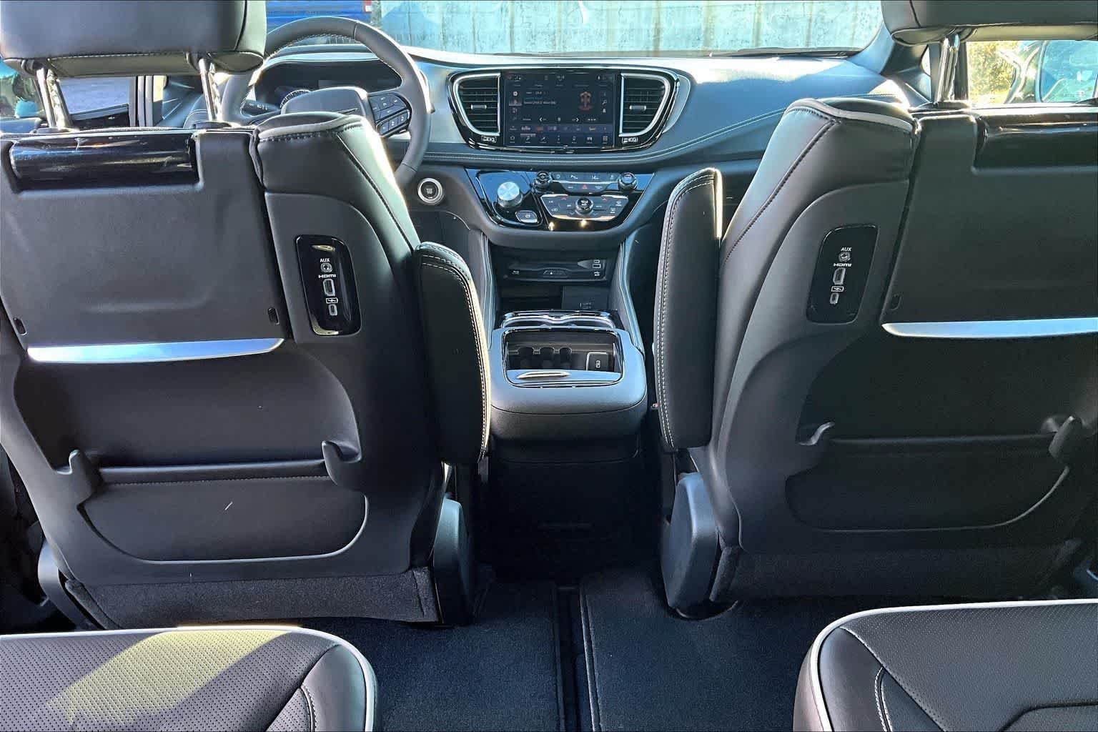 Thumbnail: 2026 Chrysler Pacifica - 12