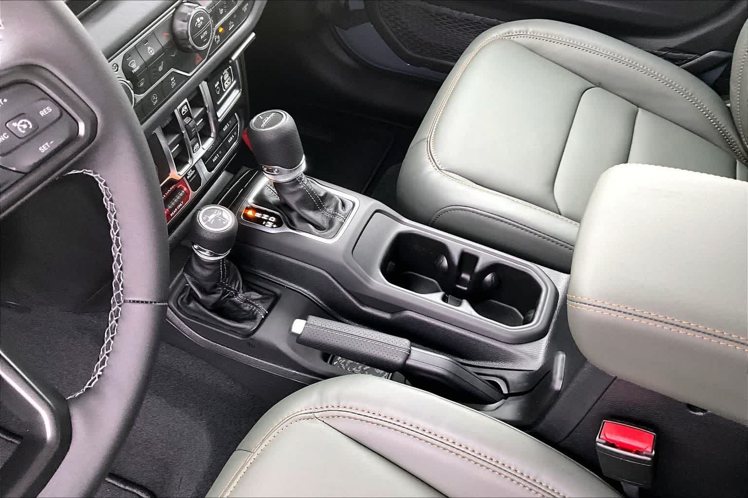 Thumbnail: 2026 Jeep Gladiator - 17