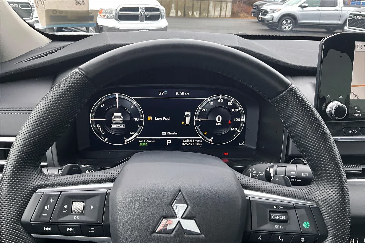 Thumbnail: 2023 Mitsubishi Outlander - 18