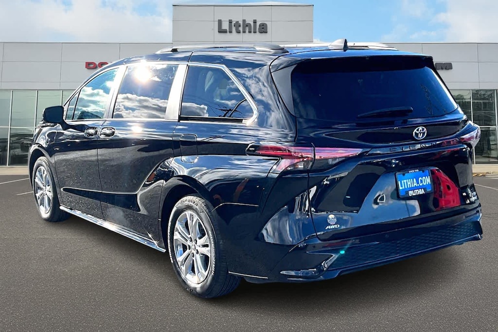 Used 2022 Toyota Sienna XSE Van