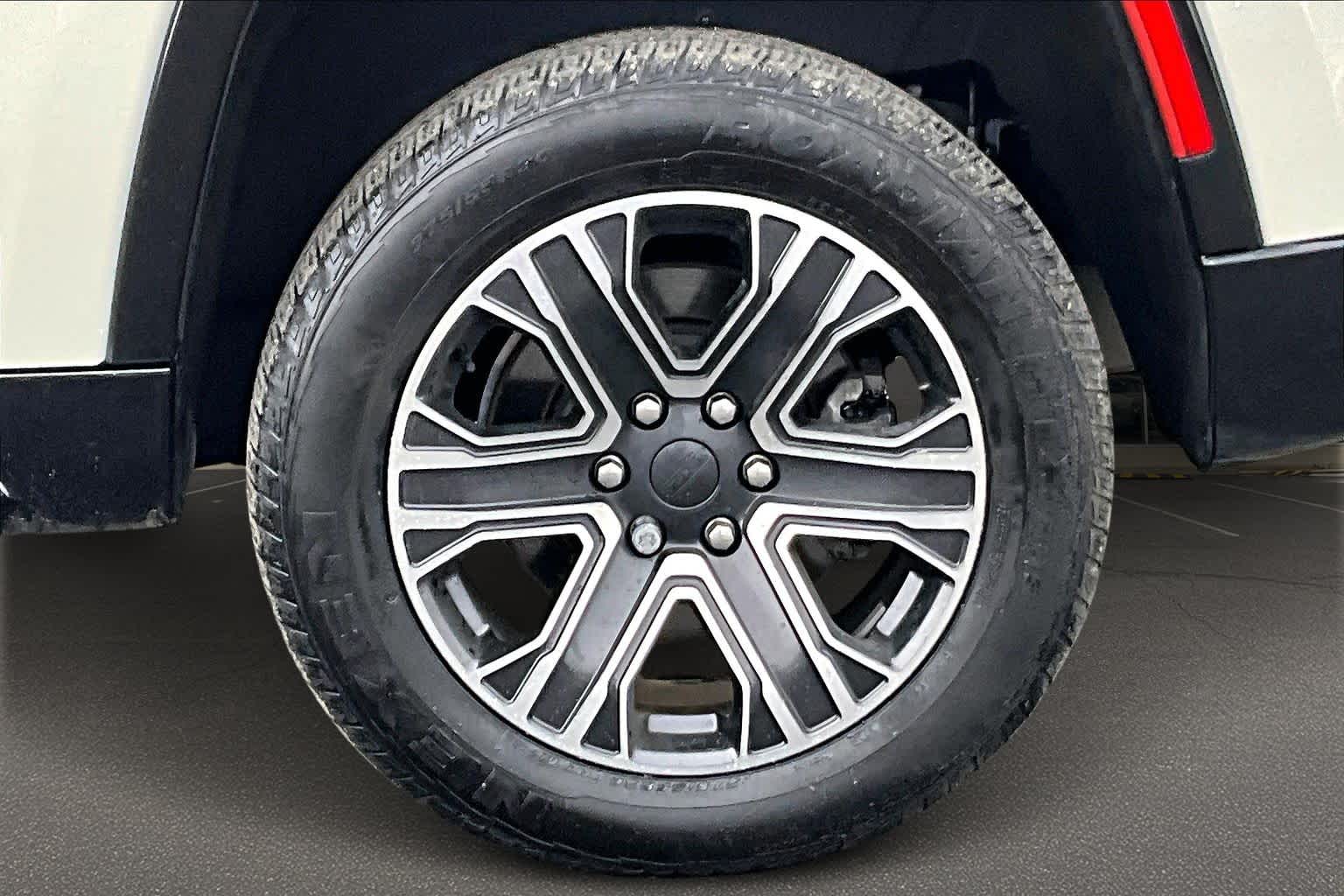 Thumbnail: 2022 Jeep Wagoneer - 36