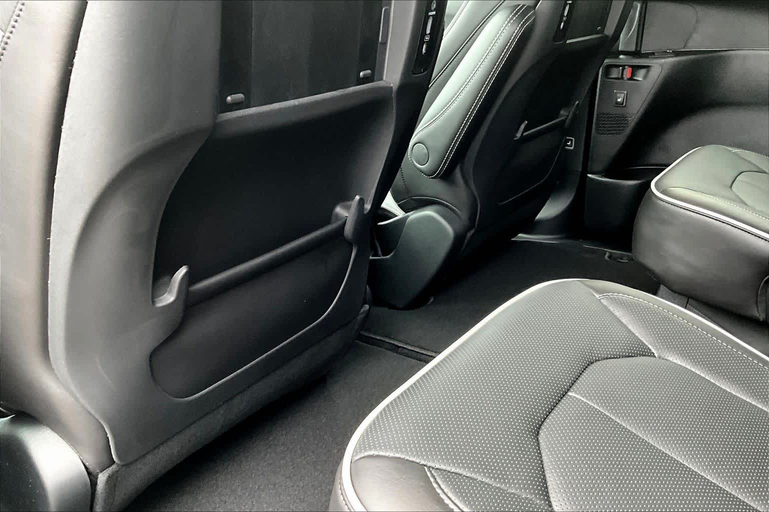 Thumbnail: 2026 Chrysler Pacifica - 12