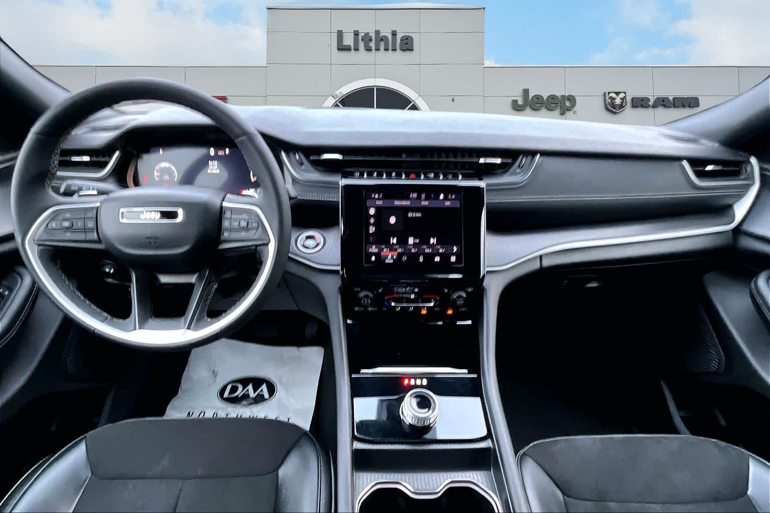 Thumbnail: 2024 Jeep Grand Cherokee - 10