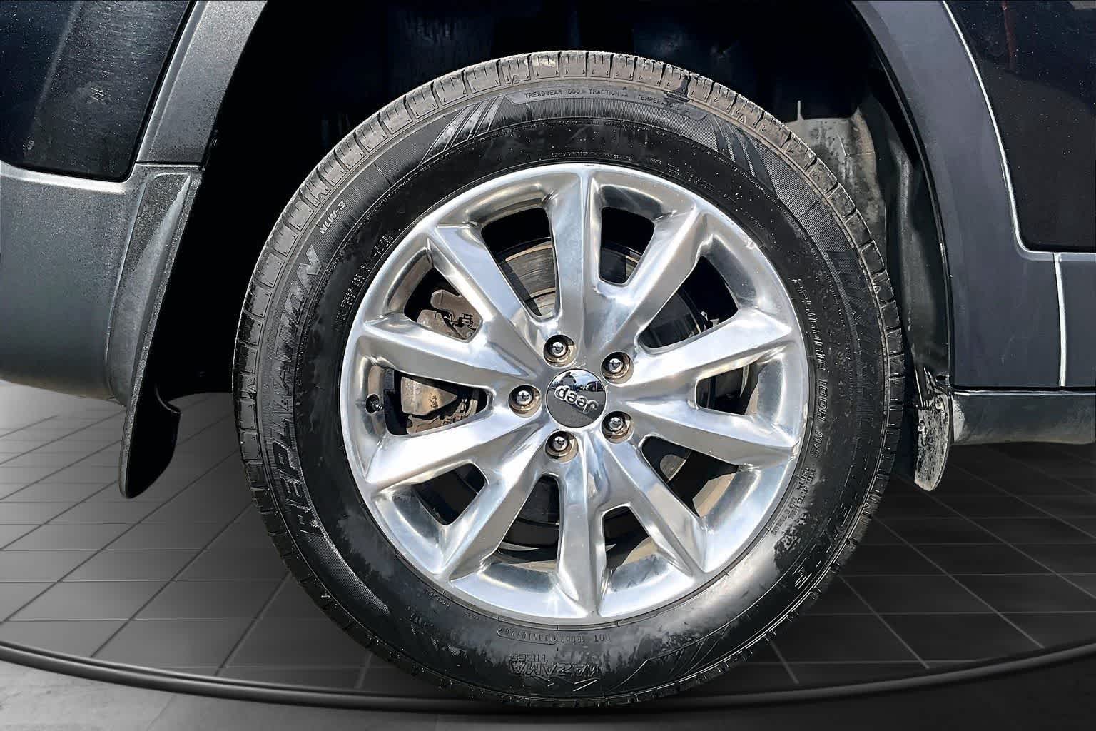 Thumbnail: 2015 Jeep Cherokee - 35