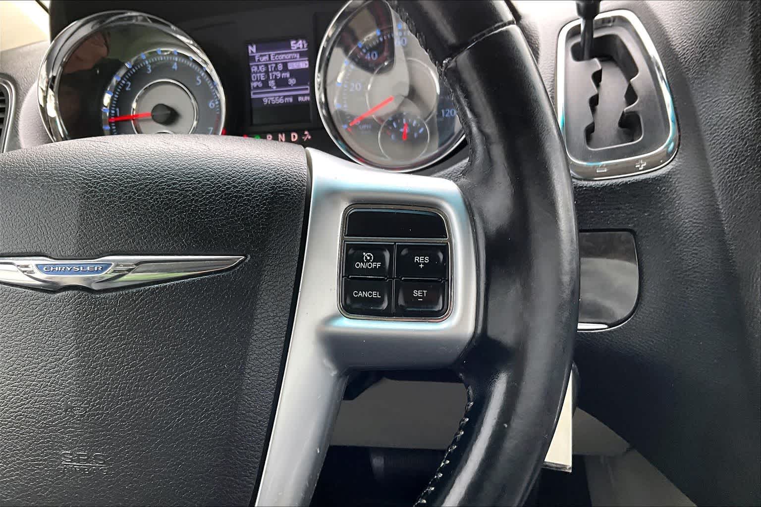 Thumbnail: 2012 Chrysler Town & Country - 26