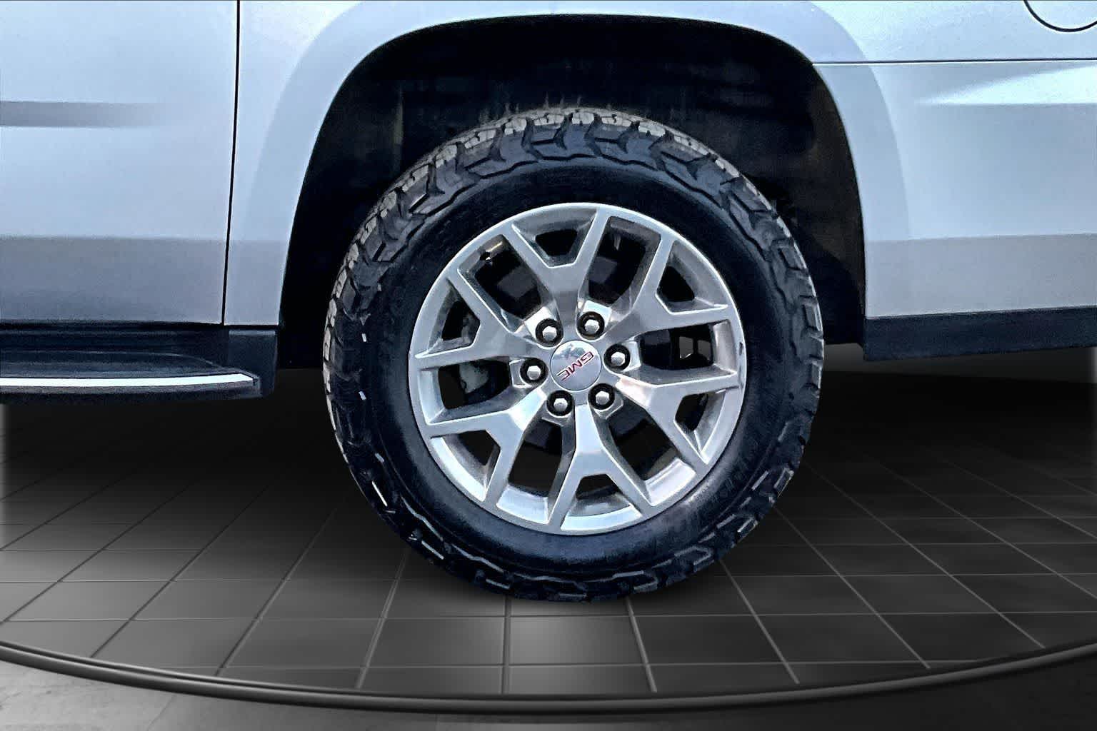 Thumbnail: 2018 GMC Yukon XL - 36