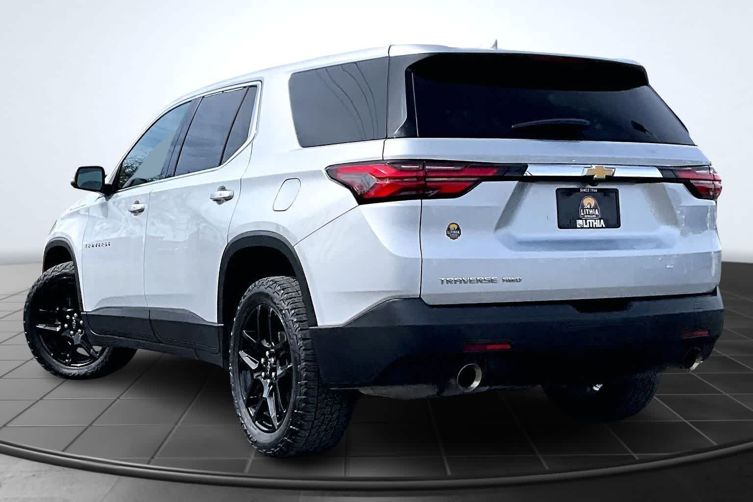 Thumbnail: 2022 Chevrolet Traverse - 4