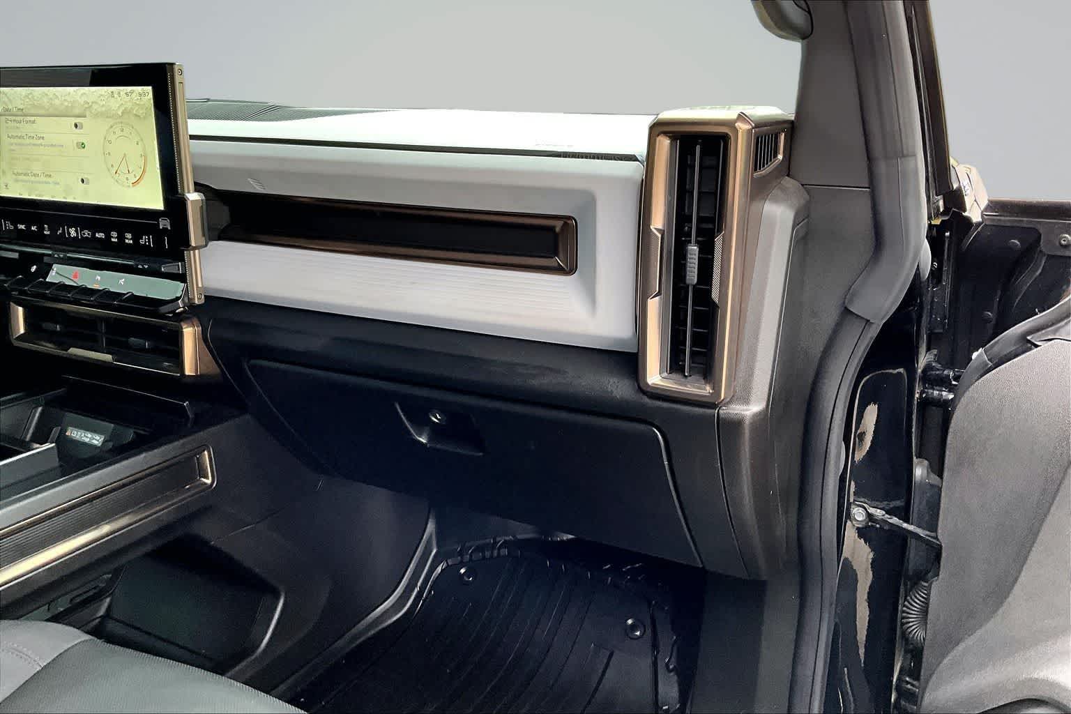 Thumbnail: 2025 GMC Hummer EV - 24
