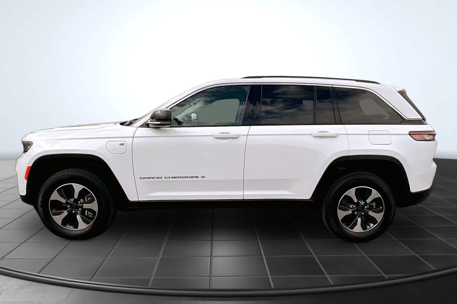 Thumbnail: 2023 Jeep Grand Cherokee - 3