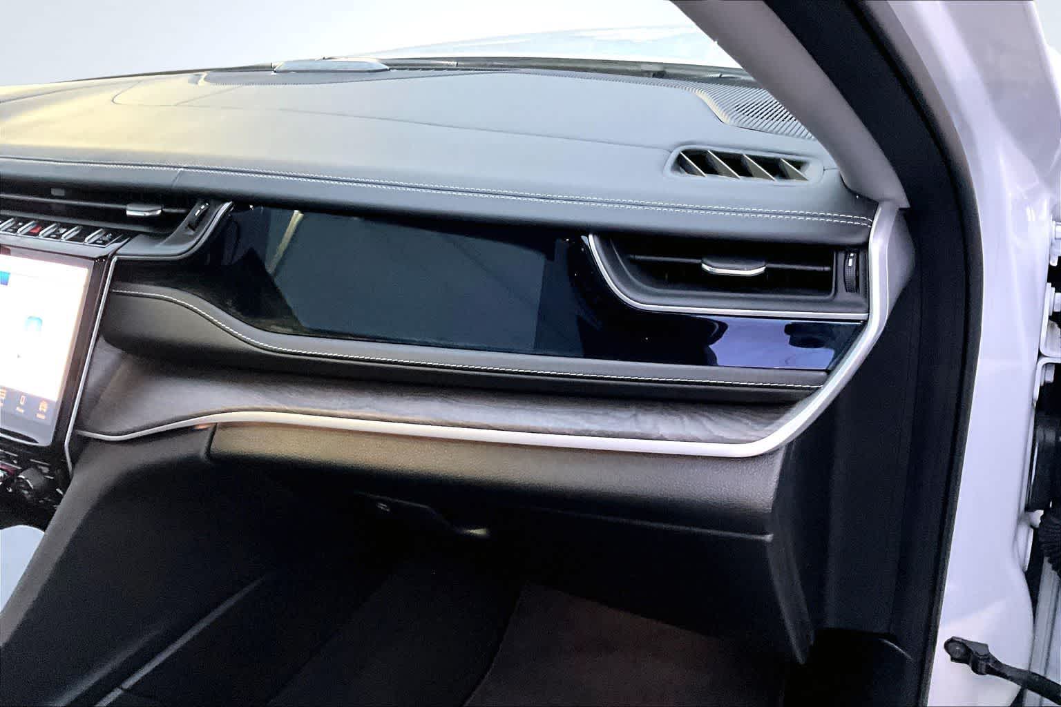 Thumbnail: 2022 Jeep Grand Cherokee - 24