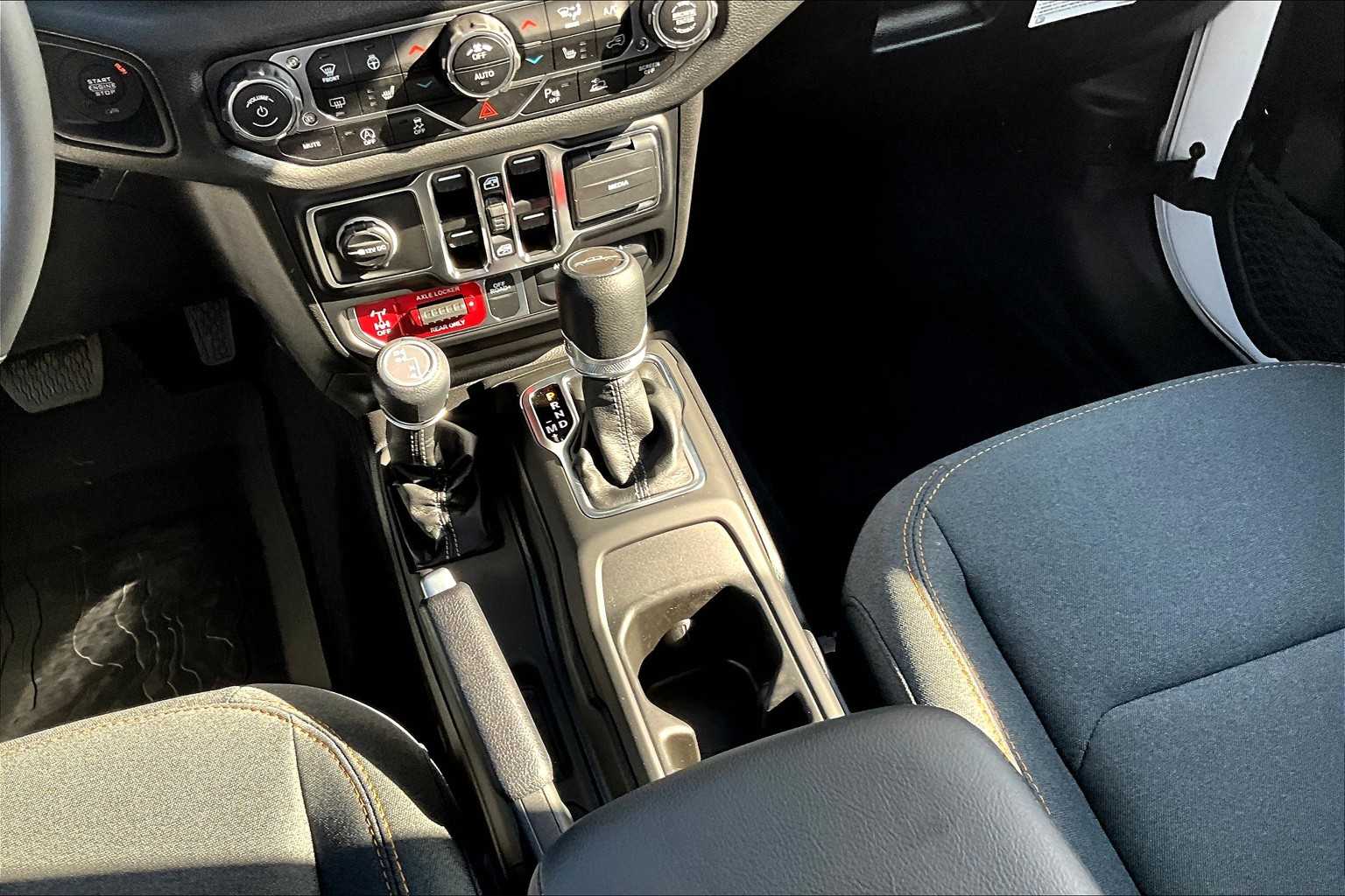 Thumbnail: 2025 Jeep Gladiator - 17