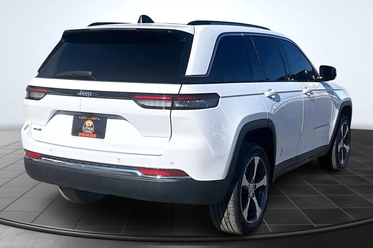 Thumbnail: 2022 Jeep Grand Cherokee - 23