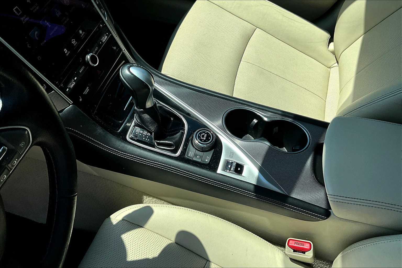 Thumbnail: 2015 INFINITI Q50 - 17