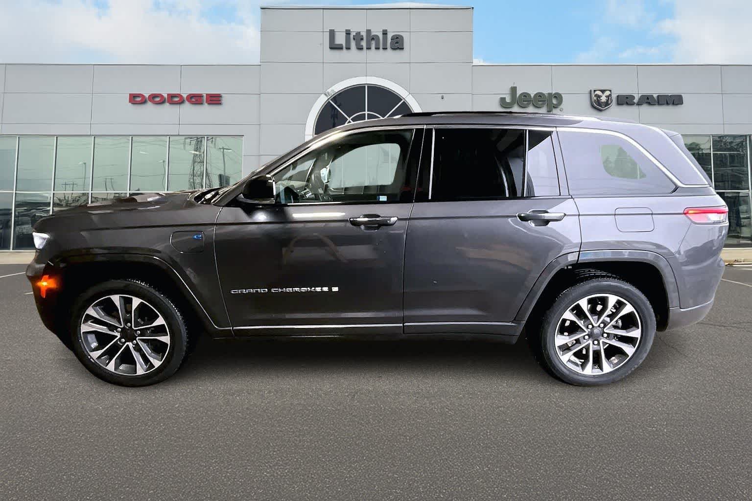 Thumbnail: 2022 Jeep Grand Cherokee - 3