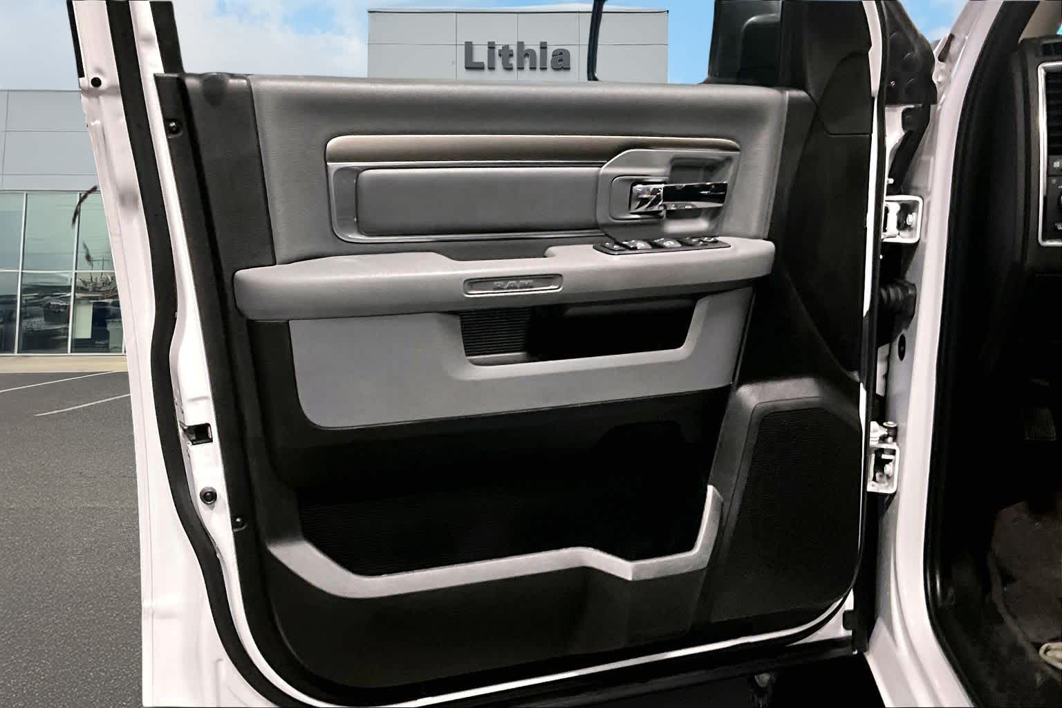 Thumbnail: 2020 RAM 1500 Classic - 28