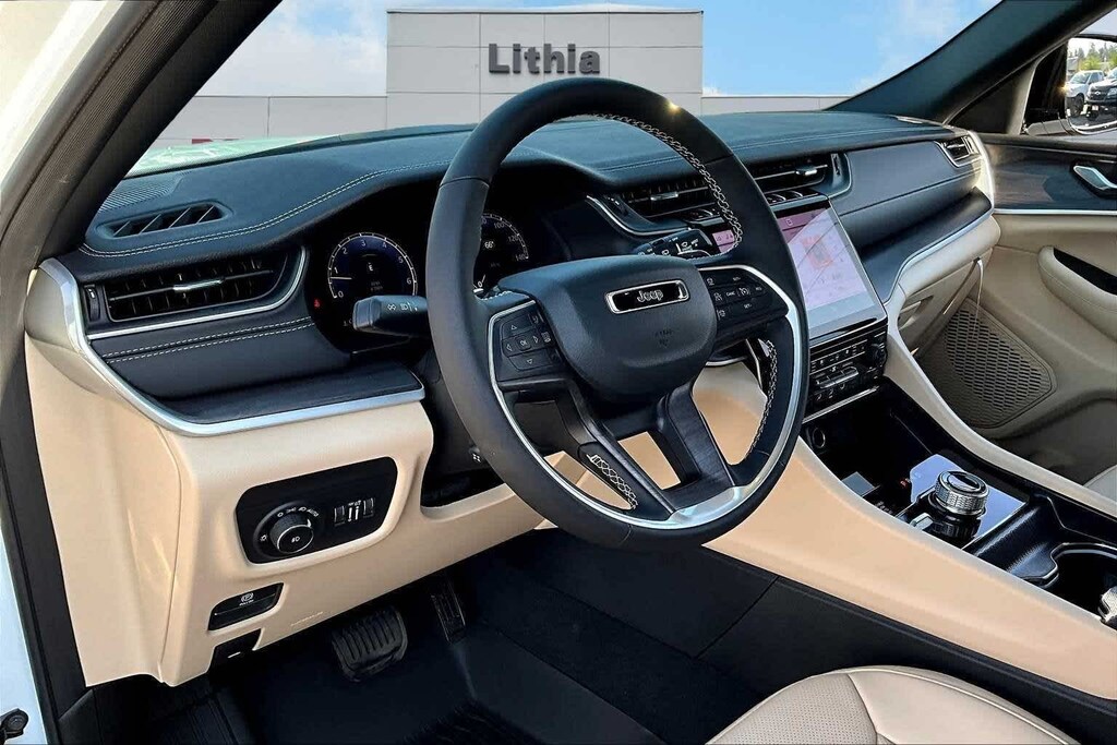 New 2025 Jeep Grand Cherokee L Limited Sport Utility