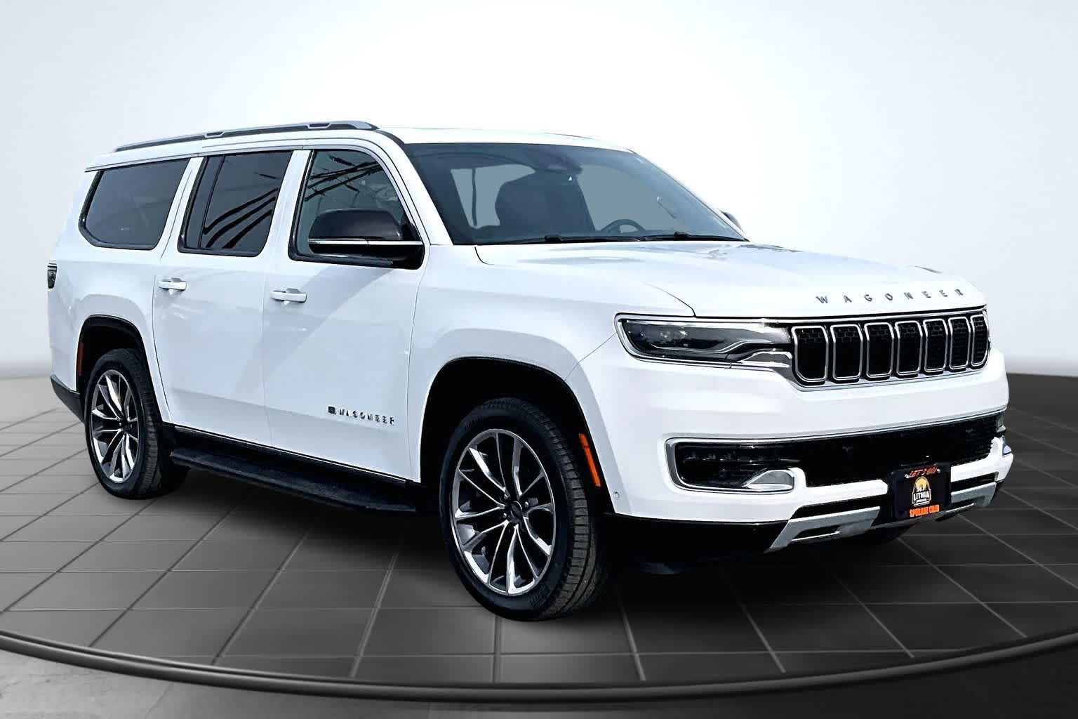 Thumbnail: 2023 Jeep Wagoneer - 22