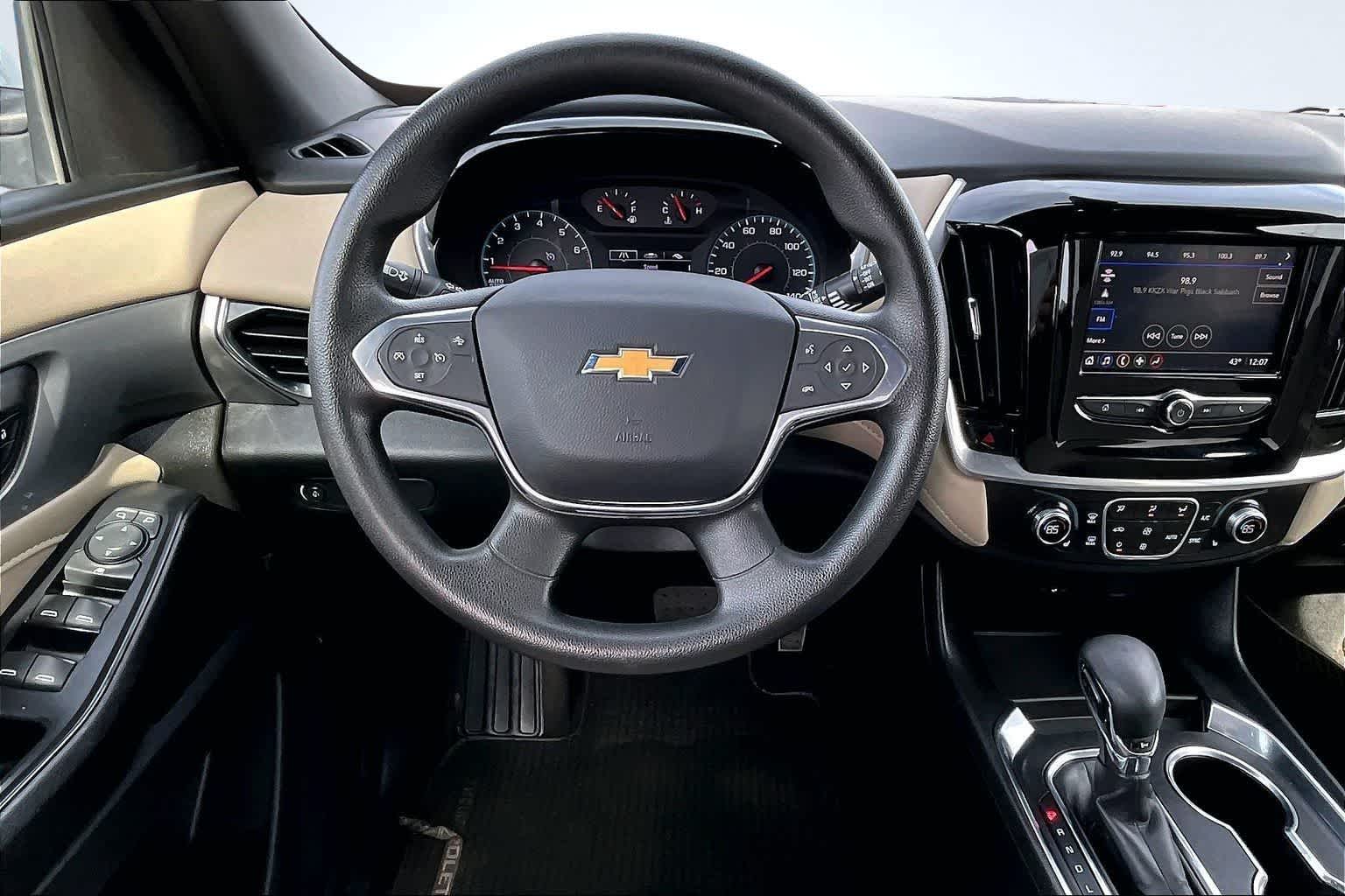 Thumbnail: 2022 Chevrolet Traverse - 15