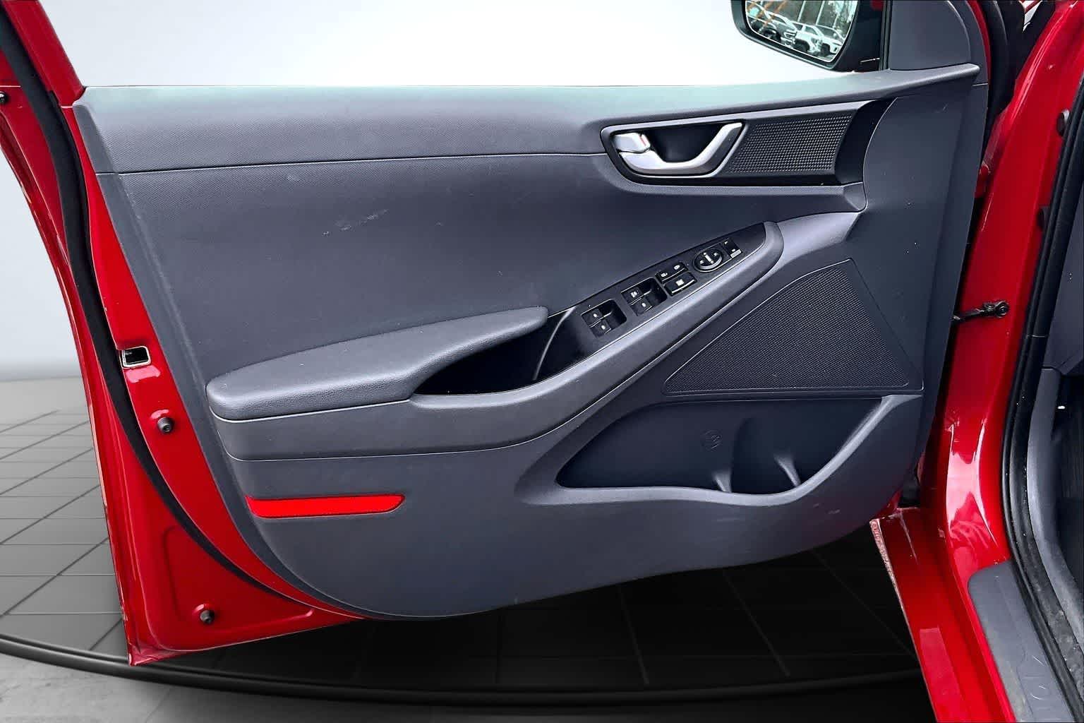 Thumbnail: 2019 Hyundai Ioniq - 28