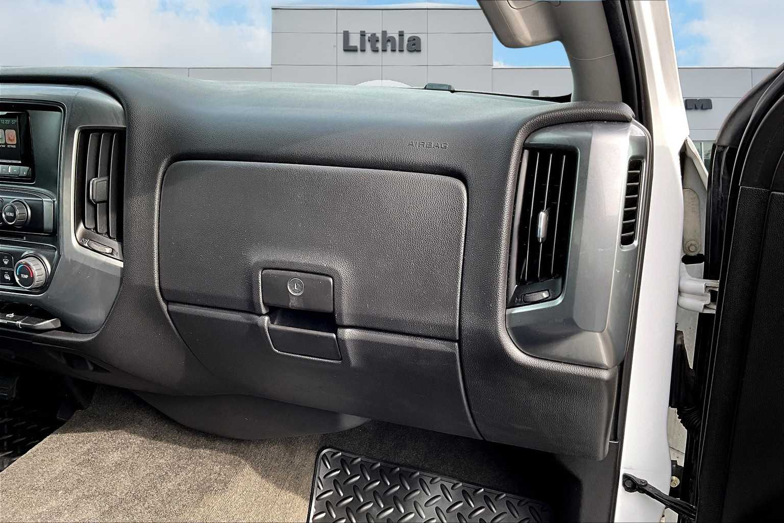 Thumbnail: 2015 Chevrolet Silverado 1500 - 24