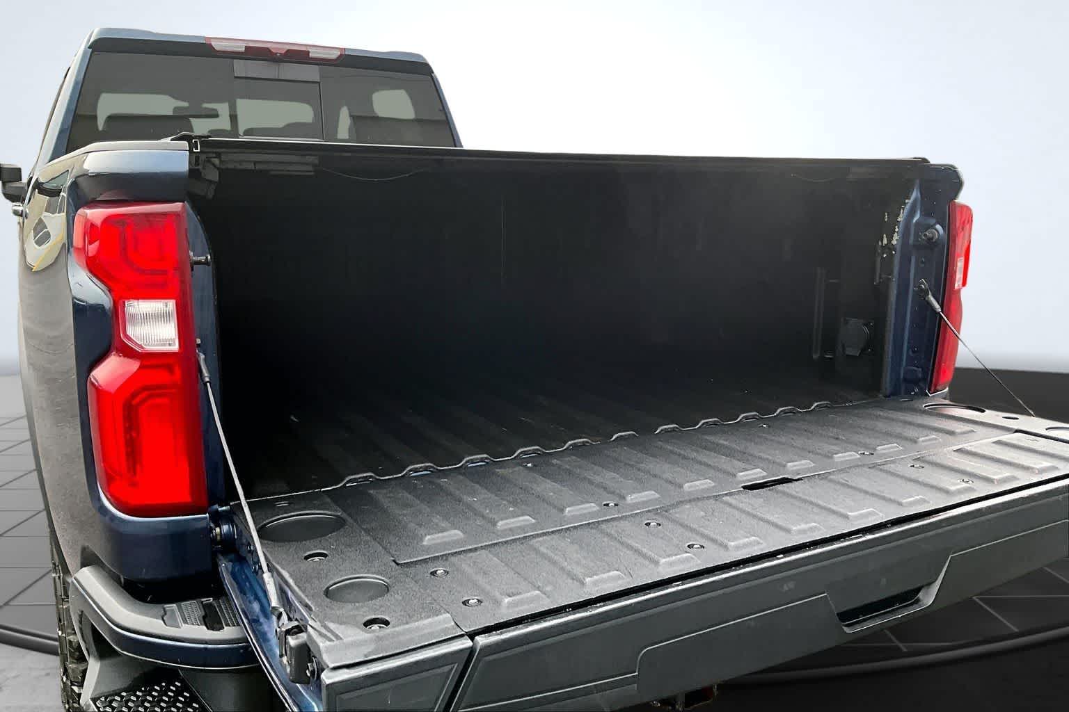 Thumbnail: 2022 Chevrolet Silverado 3500 - 19