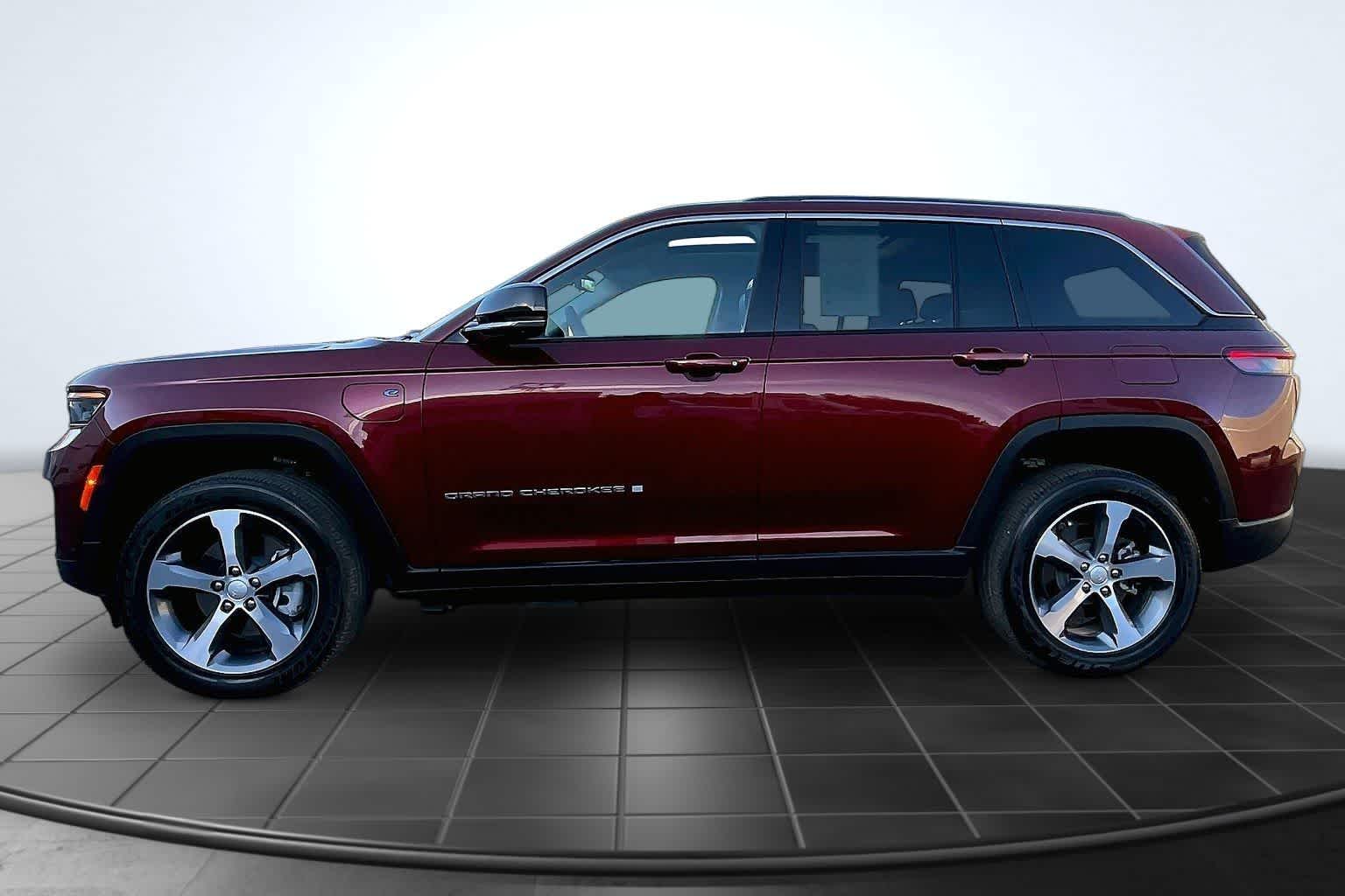 Thumbnail: 2023 Jeep Grand Cherokee - 3
