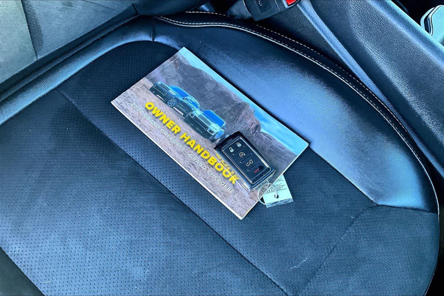 Thumbnail: 2024 Jeep Grand Cherokee - 20