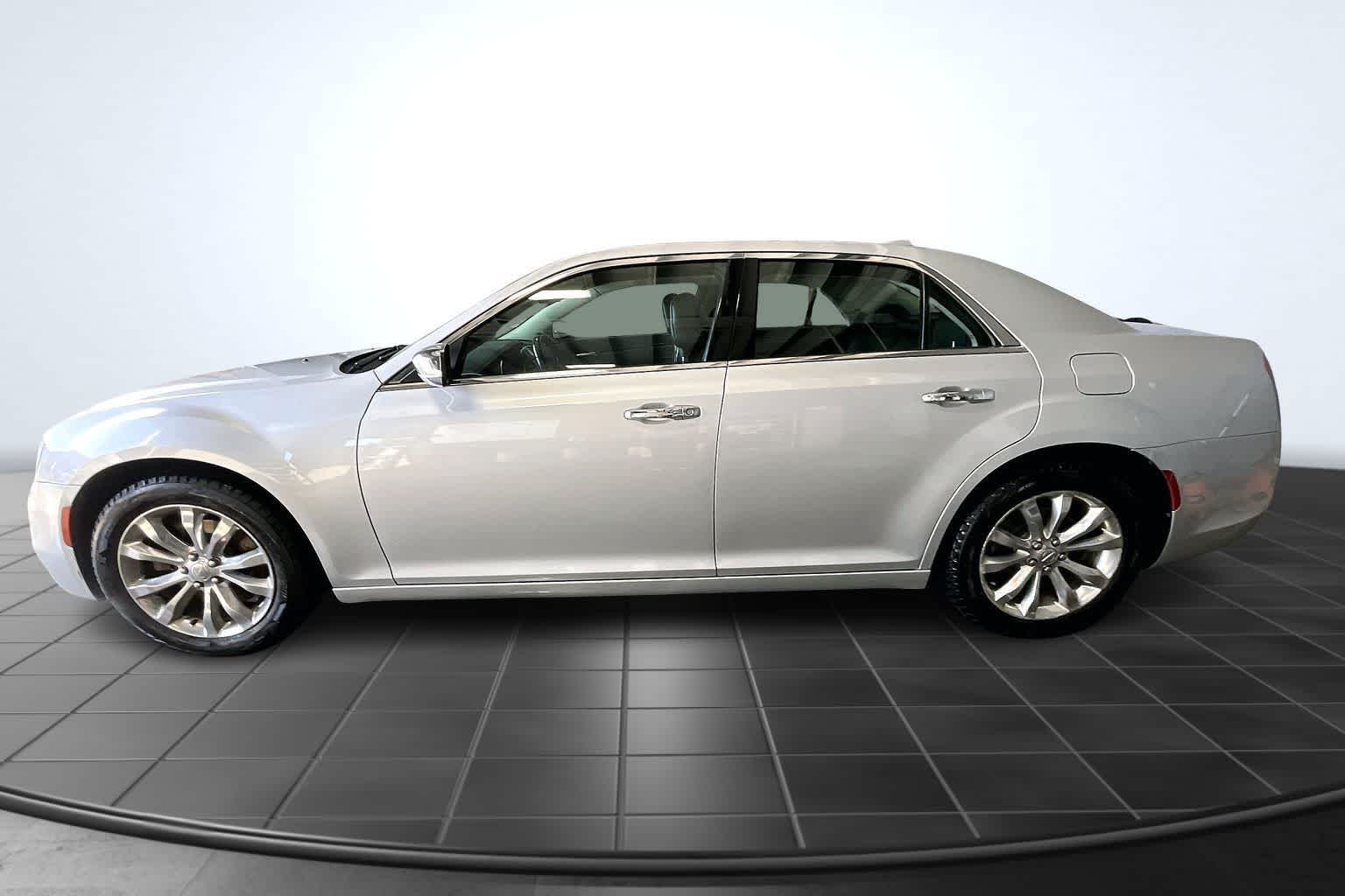 Thumbnail: 2020 Chrysler 300 - 3